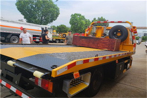 汕头附近拖车电话号码服务